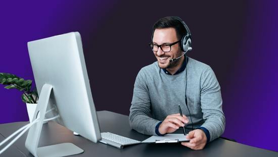 Konstruktor CAD pracujący z inteligentnym asystentem CAD - Leo AI